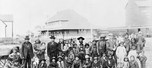 Saddle Lake First Nation Peoples, Parents & Children, Travel to Red Deer Indian Industrial School – Methodists - a040715-v6
